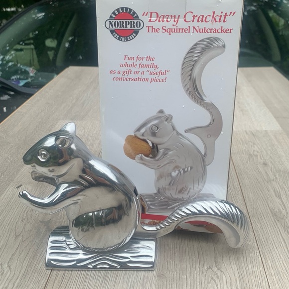 Norpro “Davy Crackit” The Squirrel Nutcracker New In Box Cast Aluminum 5.5” - Picture 1 of 17